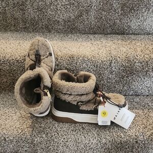 Pajar Women's Black and Brown Winter Boots